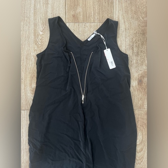 NWT Ingrid & Isabel Sleeveless Zip Front Maternity Jumpsuit - Picture 7 of 9